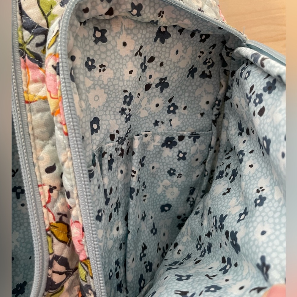 Vera Bradley Large Sling in Floating Gardens - Excellent Gently Used Condition! - Picture 5 of 11